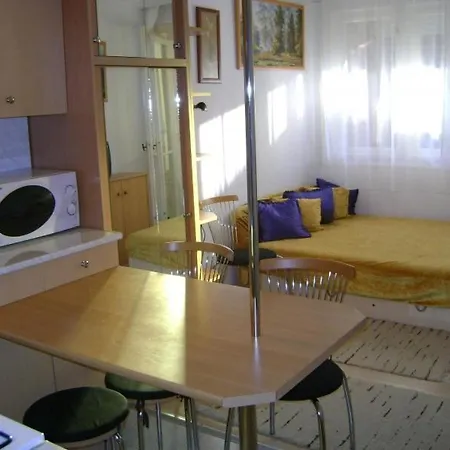 아파트 Lena Apartman